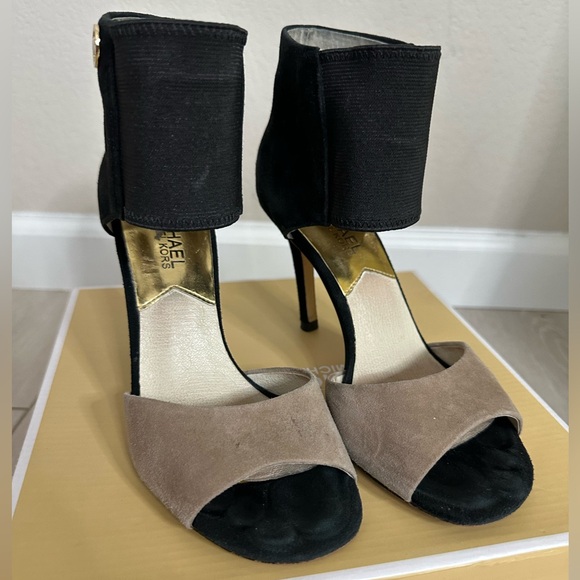 Michael Kors Black & Beige Suede Heels Sz 7 Open toe ankle Sivian Bootie - Picture 1 of 10